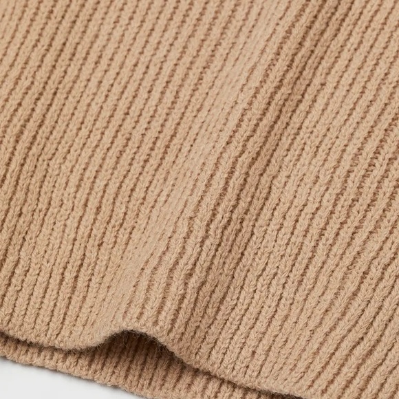 H&M Cropped Turtle Neck Sweater Beige - Picture 2 of 5